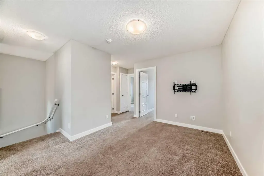 221 Midgrove Mews SW