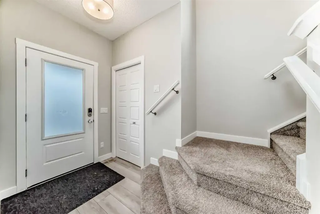 221 Midgrove Mews SW