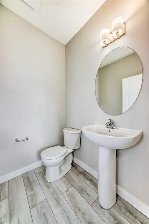 221 Midgrove Mews SW