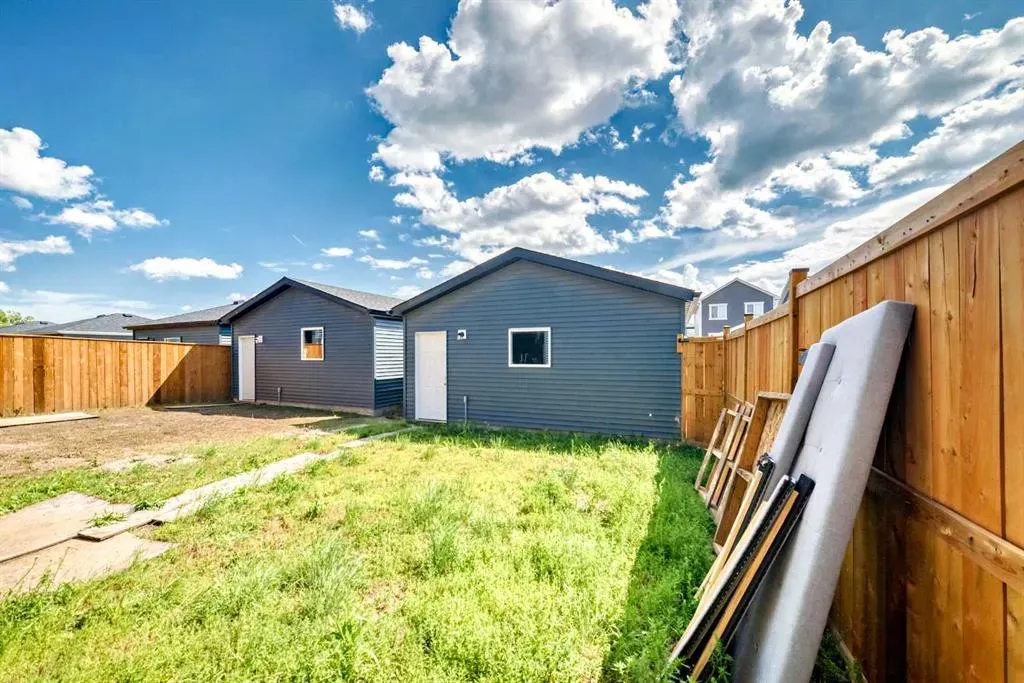 221 Midgrove Mews SW