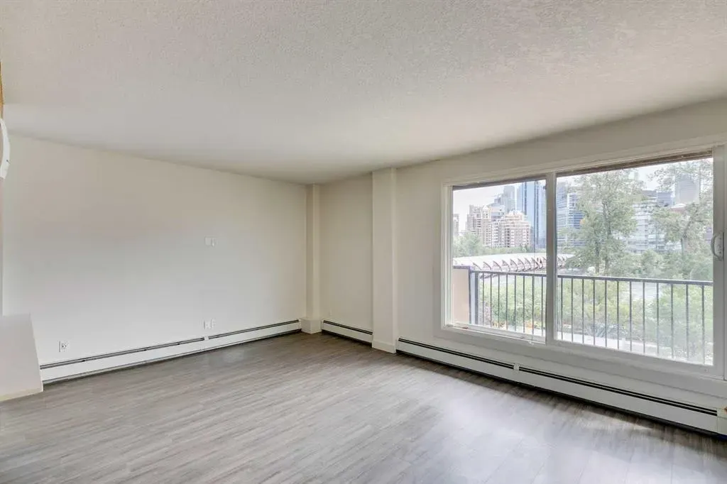 916 Memorial Drive NW, #402