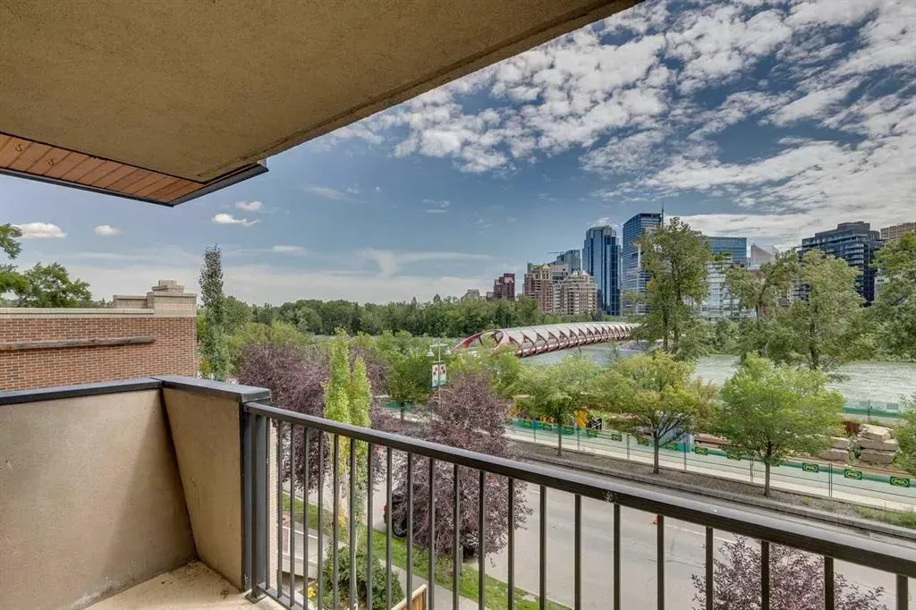 916 Memorial Drive NW, #402