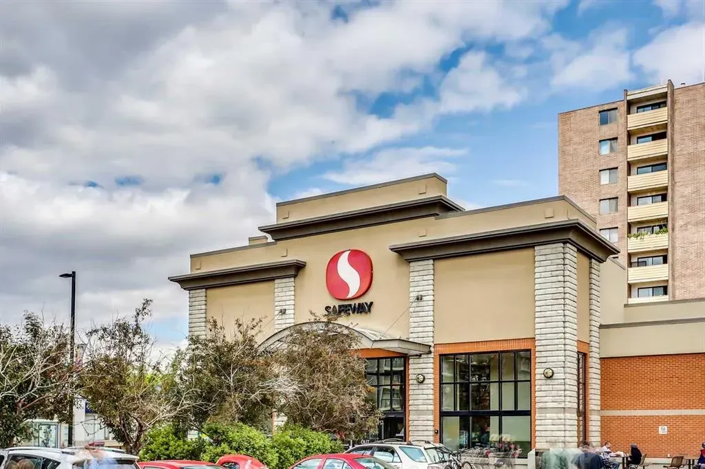 916 Memorial Drive NW, #402