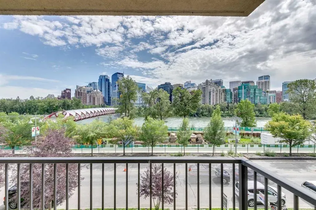916 Memorial Drive NW, #402