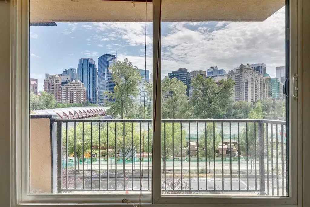 916 Memorial Drive NW, #402
