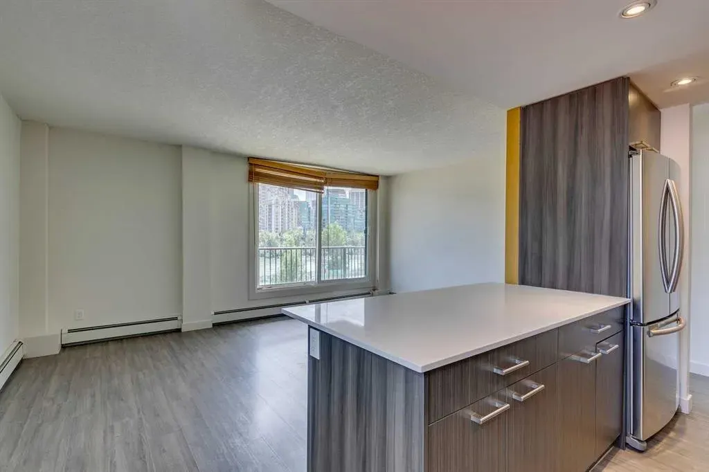 916 Memorial Drive NW, #402