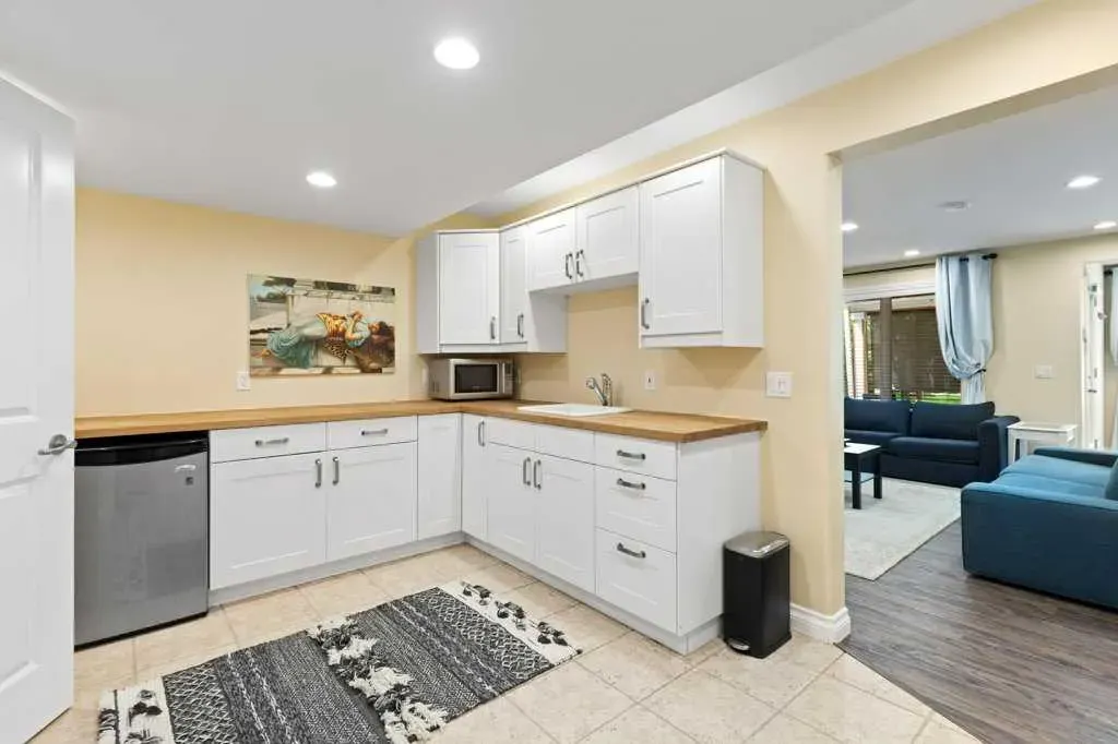 242 Discovery Ridge Bay SW