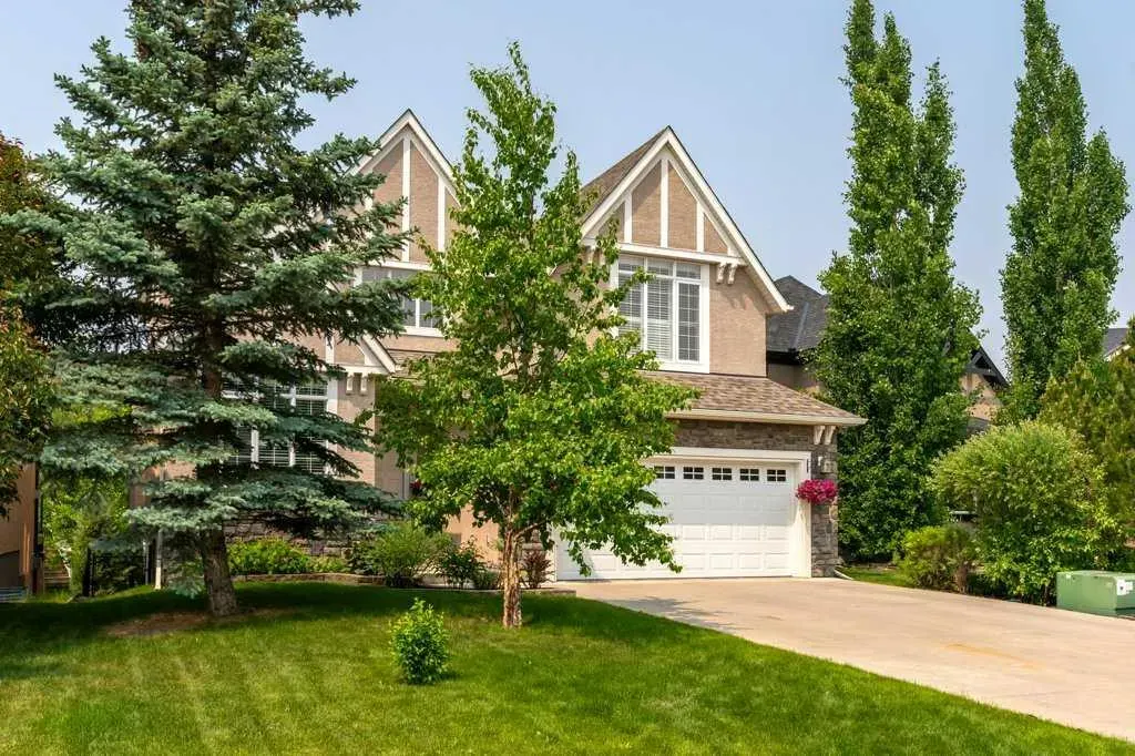 242 Discovery Ridge Bay SW