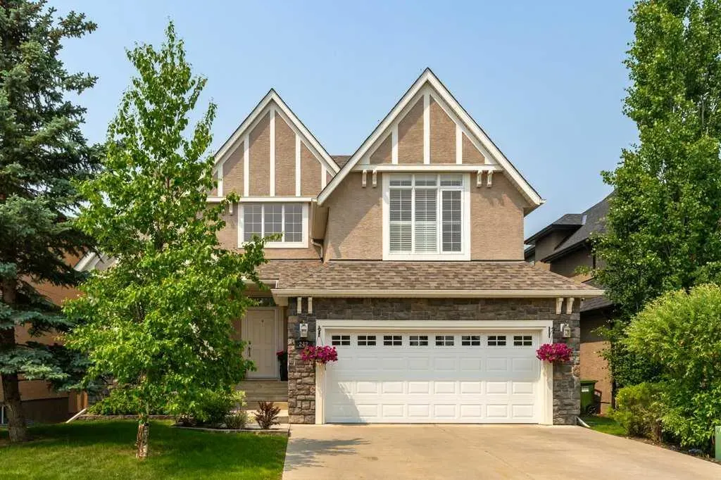 242 Discovery Ridge Bay SW