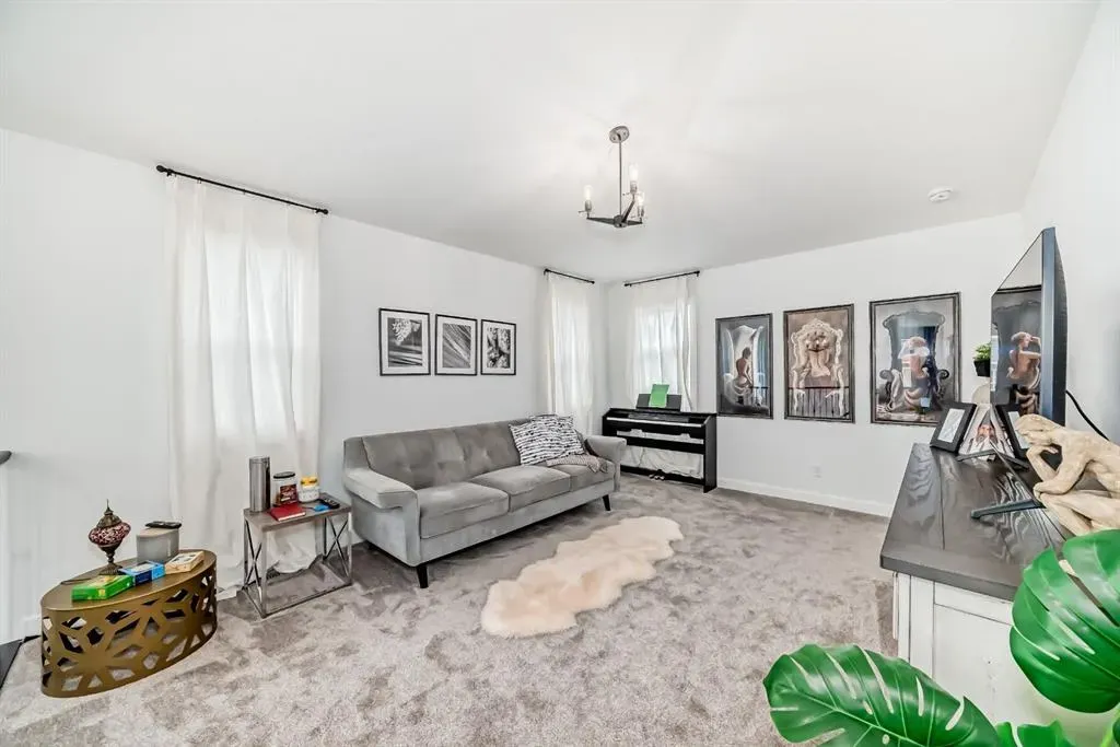 171 Red Sky Crescent NE