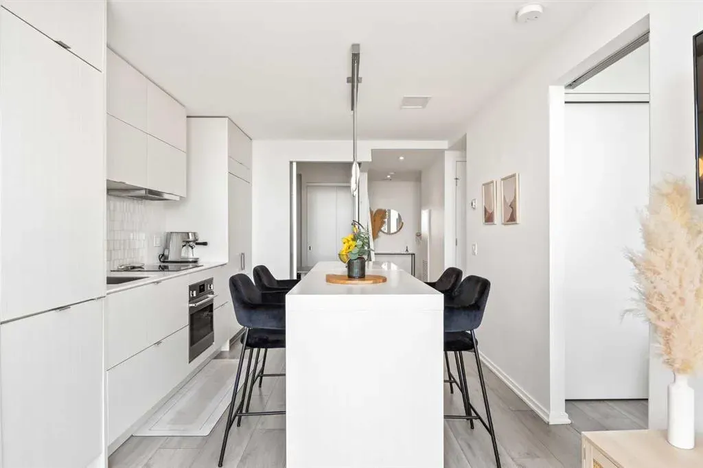 615 6 Avenue SE, #808