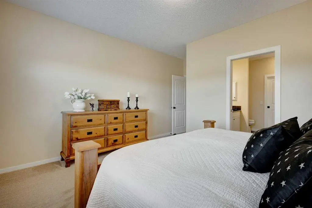 348 Boulder Creek Crescent SE