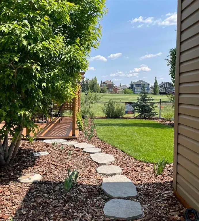 348 Boulder Creek Crescent SE