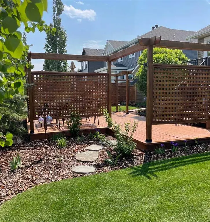 348 Boulder Creek Crescent SE
