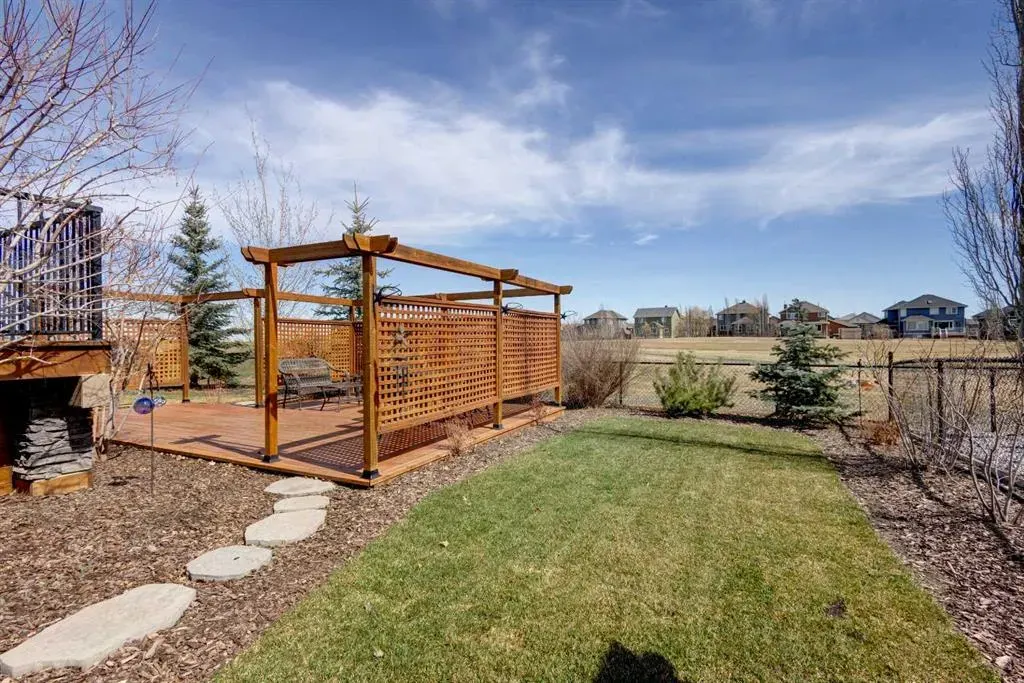348 Boulder Creek Crescent SE