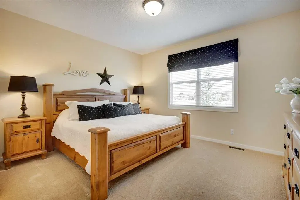 348 Boulder Creek Crescent SE