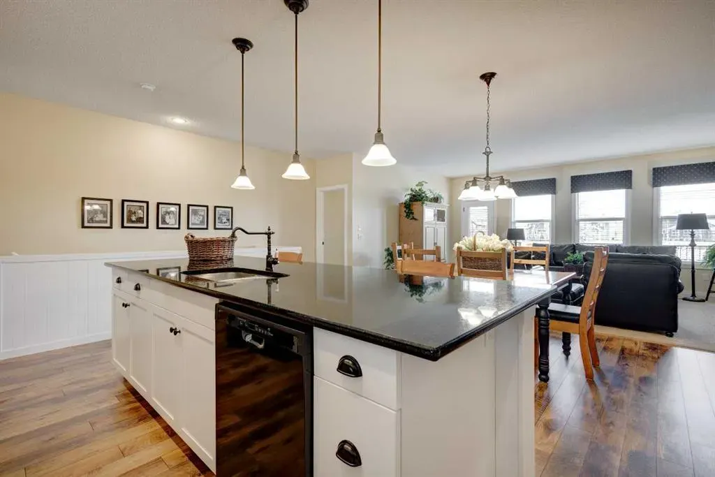 348 Boulder Creek Crescent SE