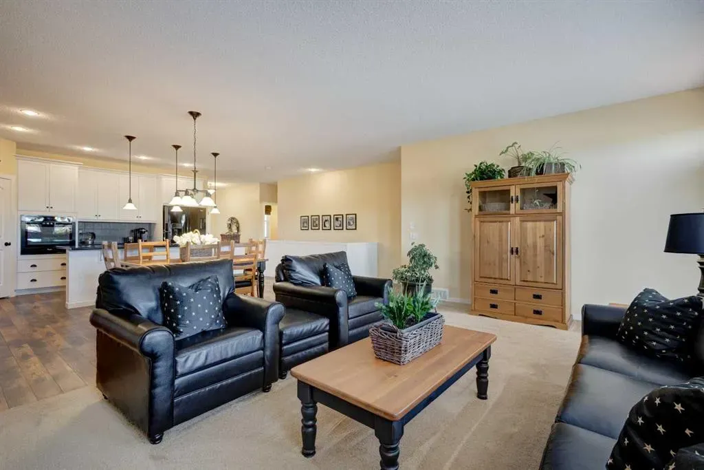 348 Boulder Creek Crescent SE