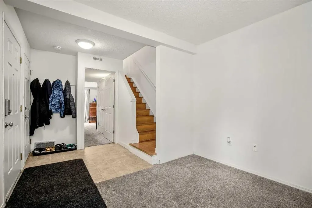 137 Bridlewood Lane SW