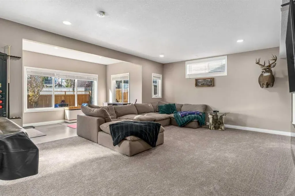 507 Westmount Close