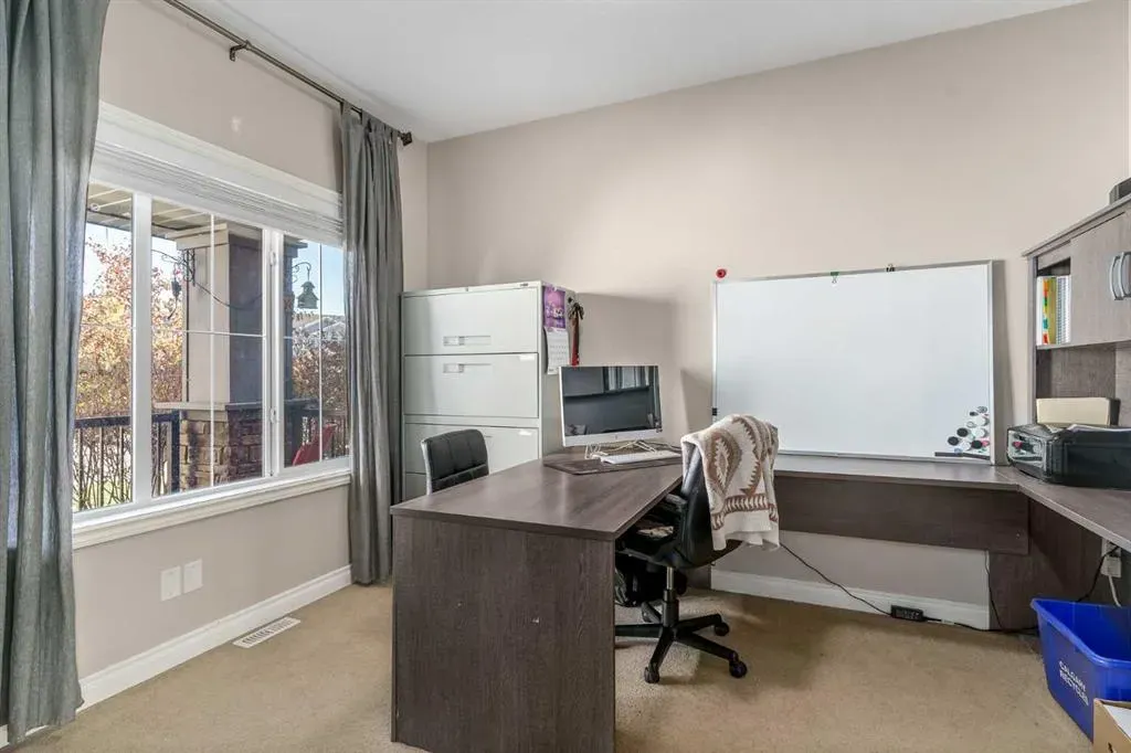 507 Westmount Close