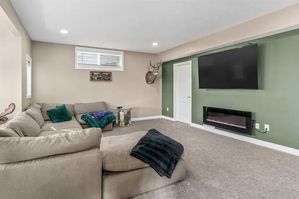 507 Westmount Close