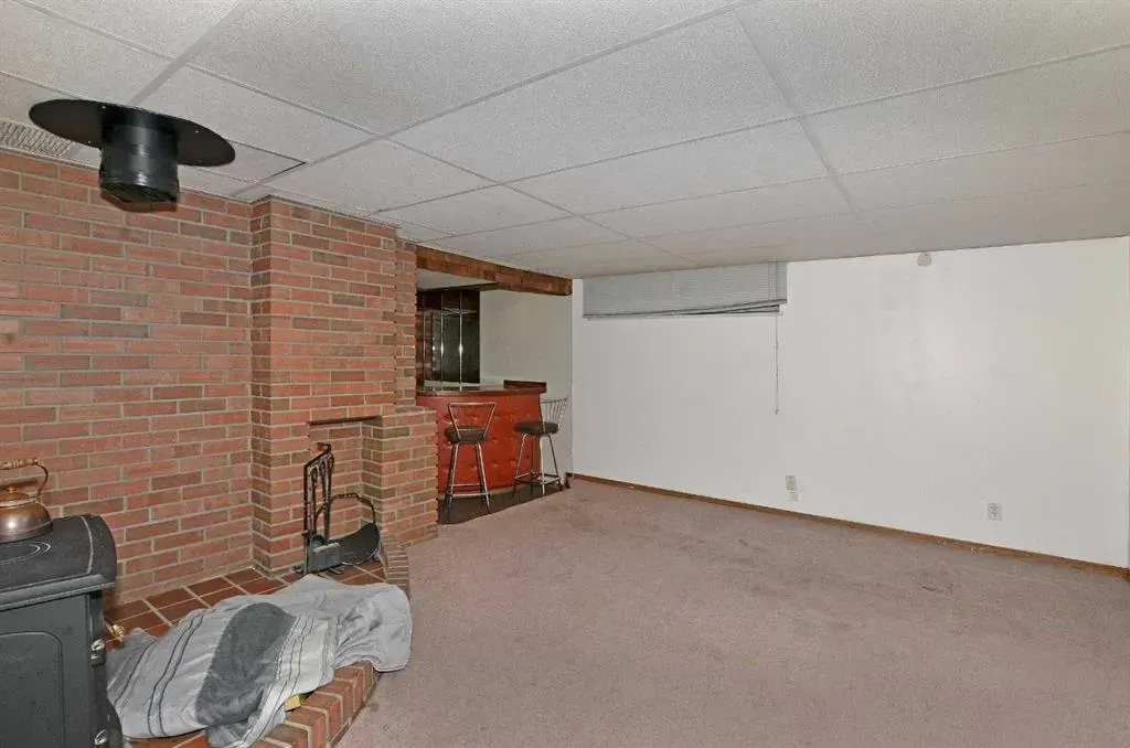 4207 Maryvale Drive NE