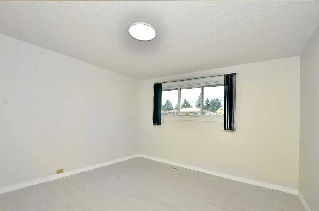 4207 Maryvale Drive NE