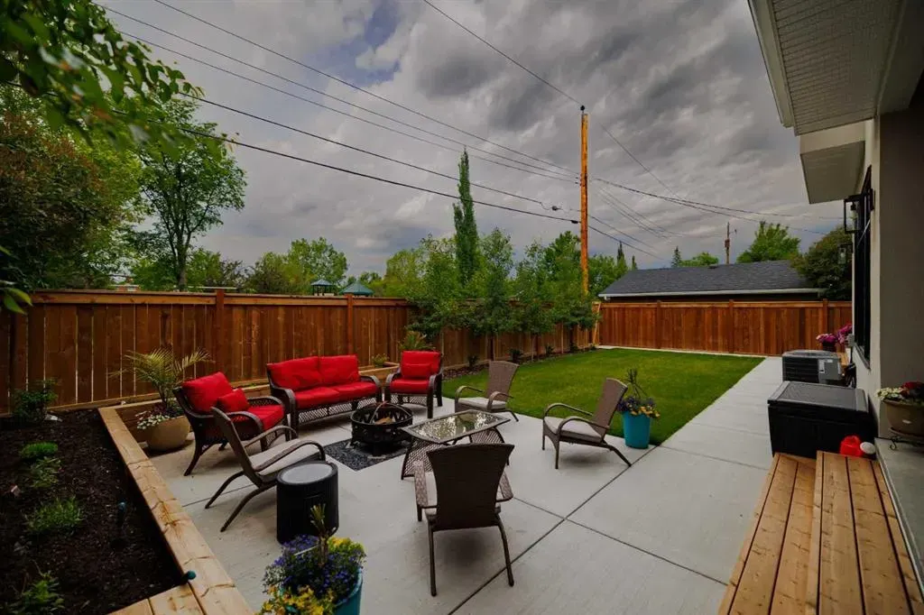 319 42 Street SW