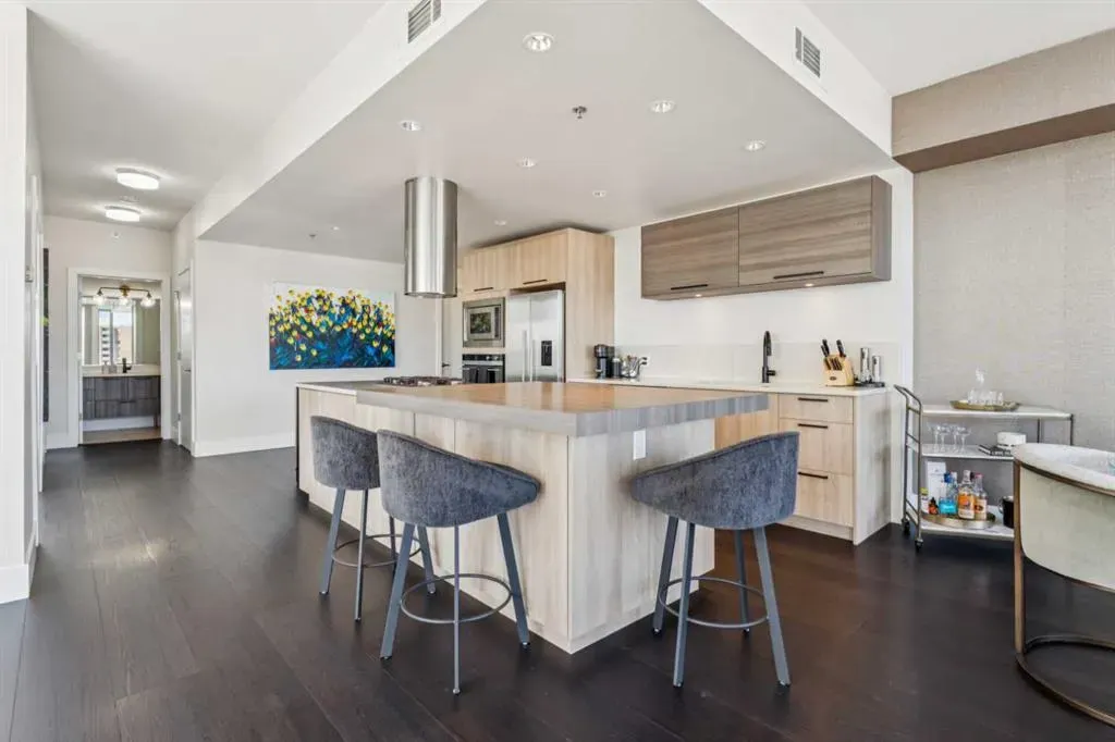 1087 2 Avenue NW, #601