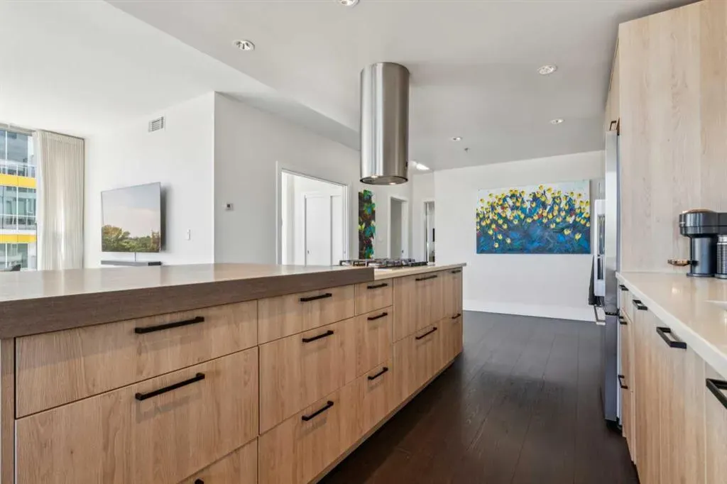 1087 2 Avenue NW, #601