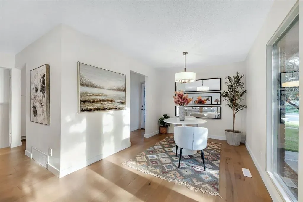 212 Midlawn Close SE