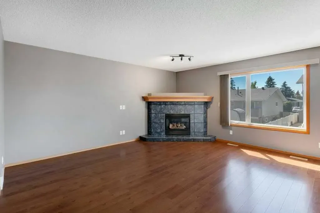 18 Big Springs Mews SE