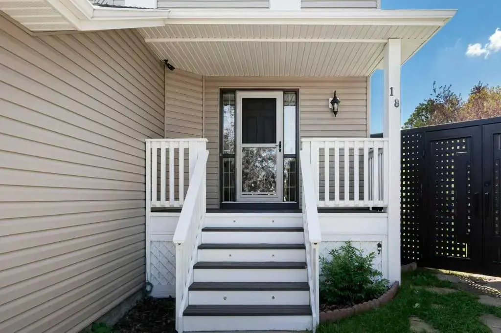 18 Big Springs Mews SE