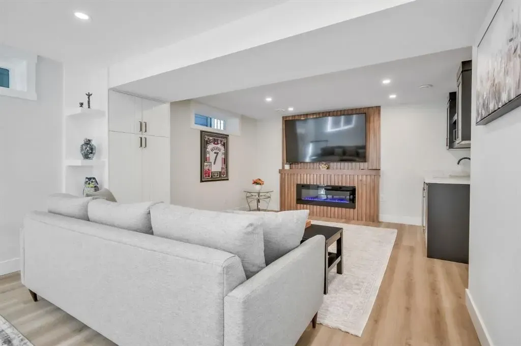 2003 Christie Road NW