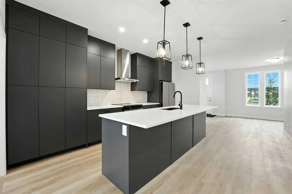 862 Harmony Parade