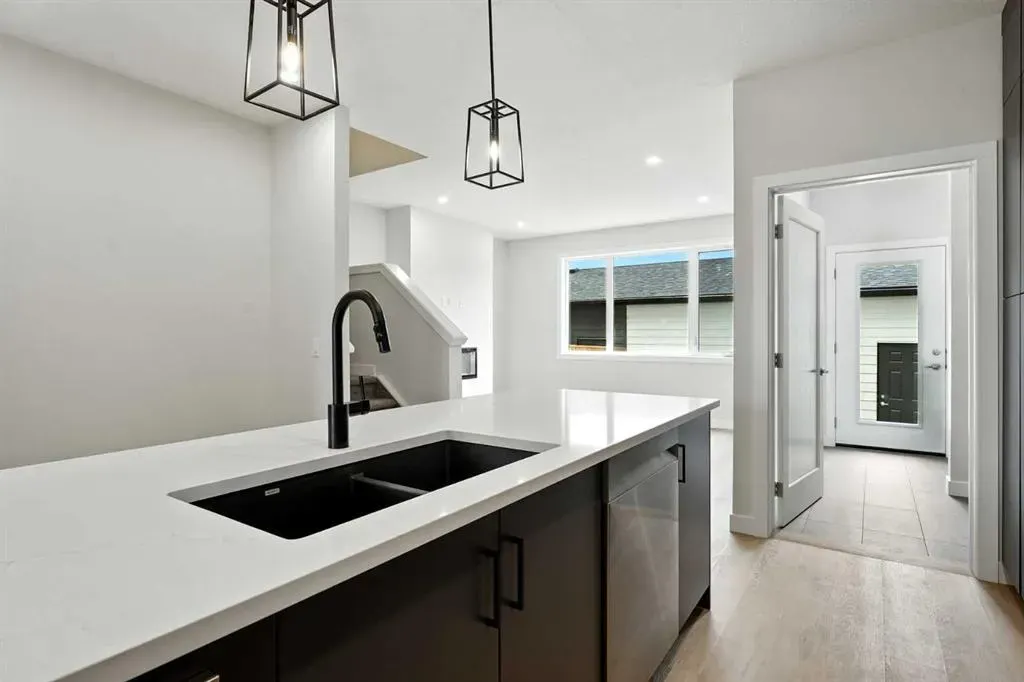 862 Harmony Parade