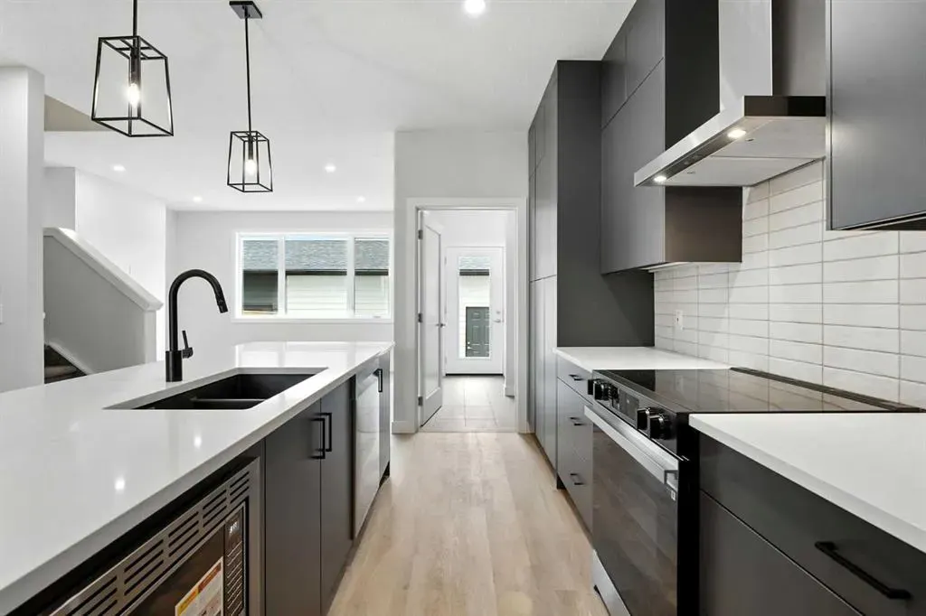 862 Harmony Parade
