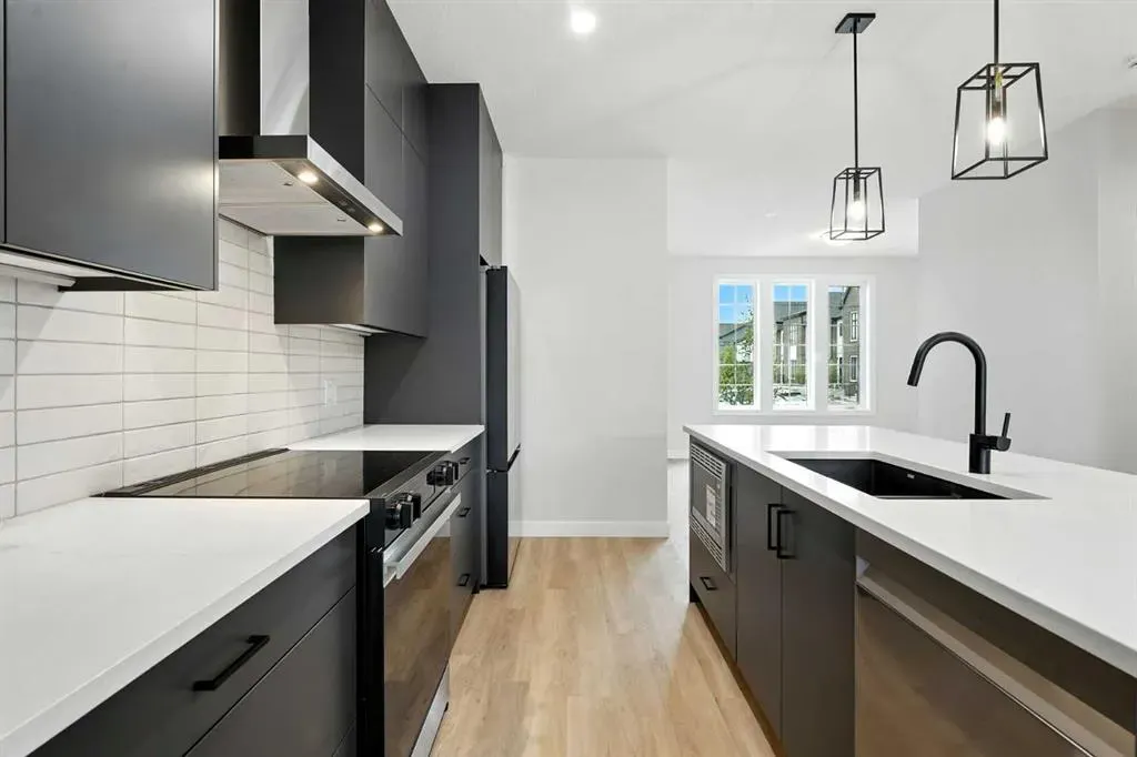 862 Harmony Parade