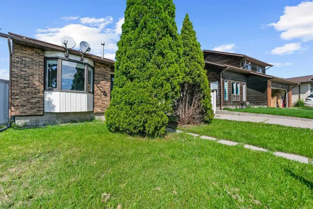 60 Whitaker Close NE