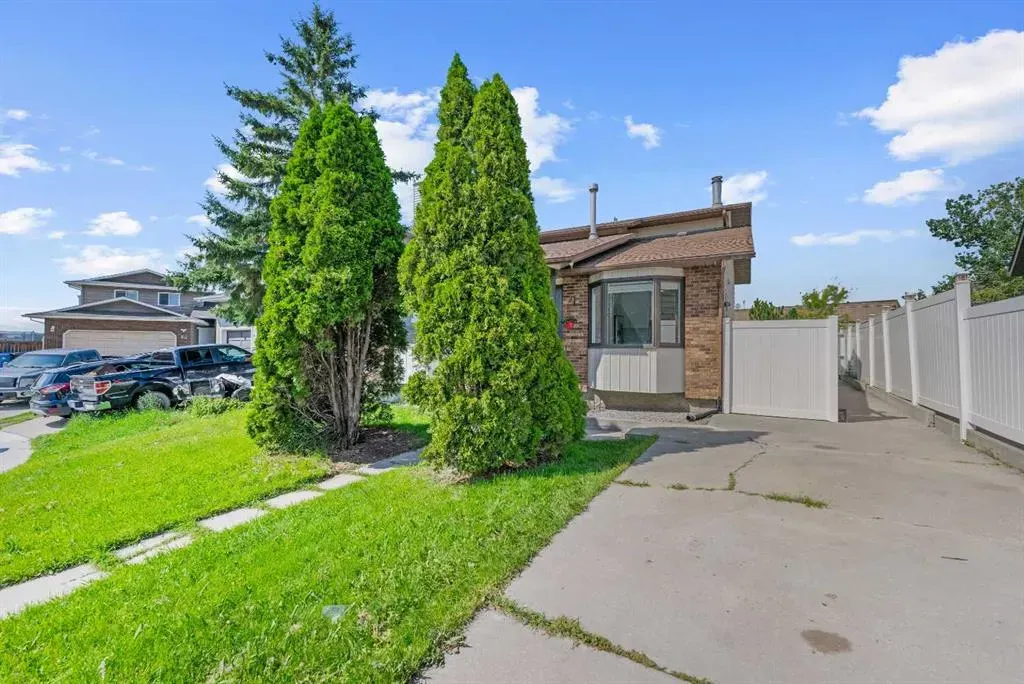 60 Whitaker Close NE
