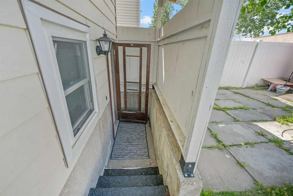 60 Whitaker Close NE