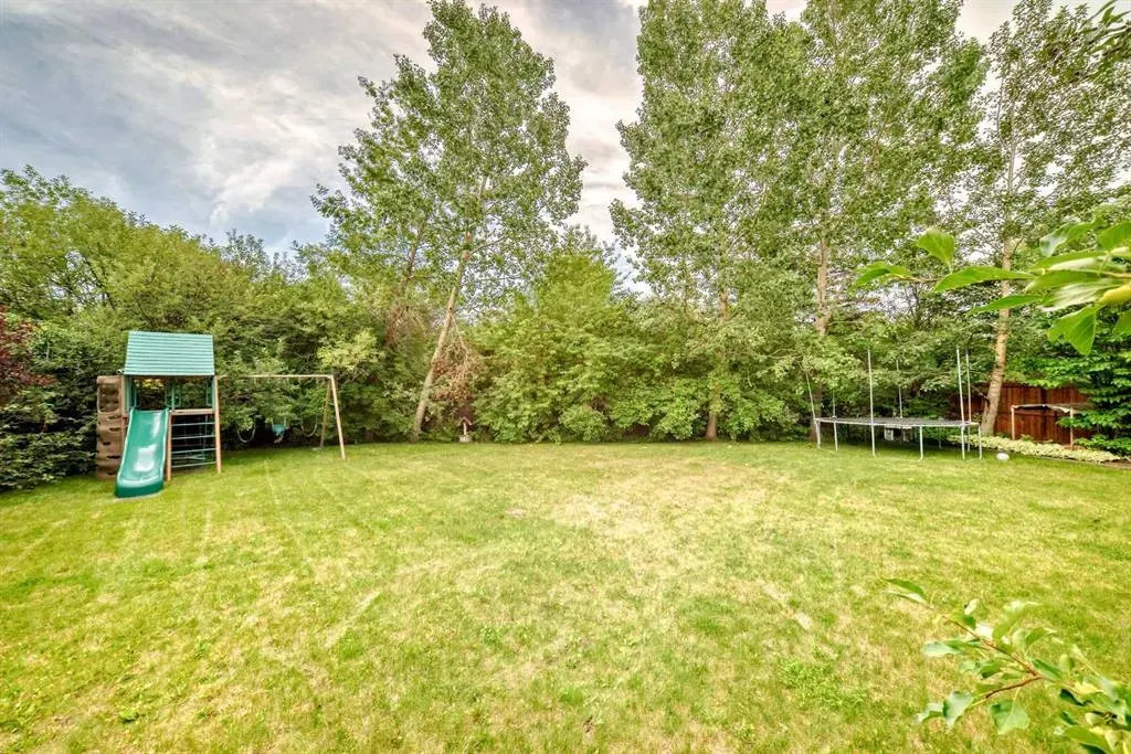 36 Varsity Estates Court NW