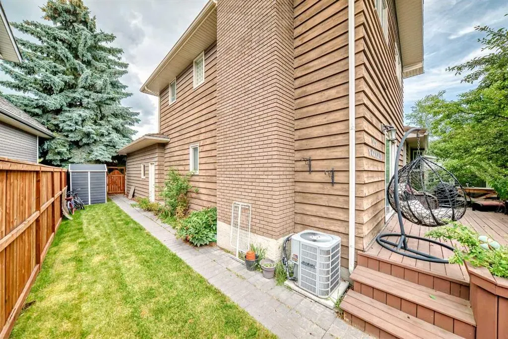36 Varsity Estates Court NW