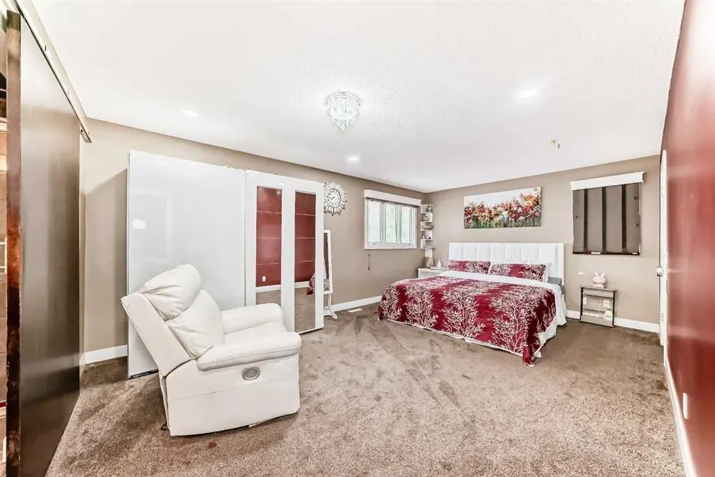 36 Varsity Estates Court NW