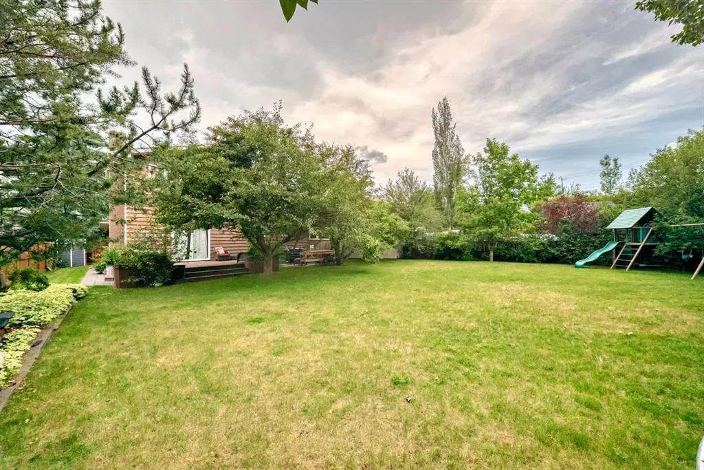 36 Varsity Estates Court NW