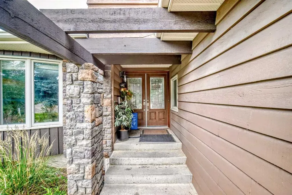 36 Varsity Estates Court NW