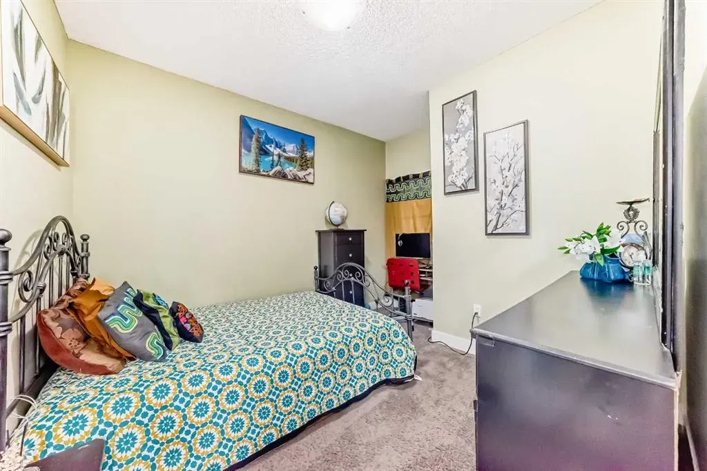 36 Varsity Estates Court NW