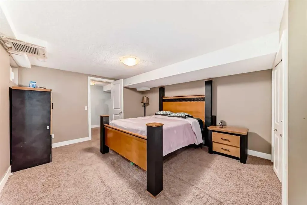36 Varsity Estates Court NW