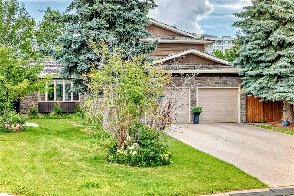 36 Varsity Estates Court NW